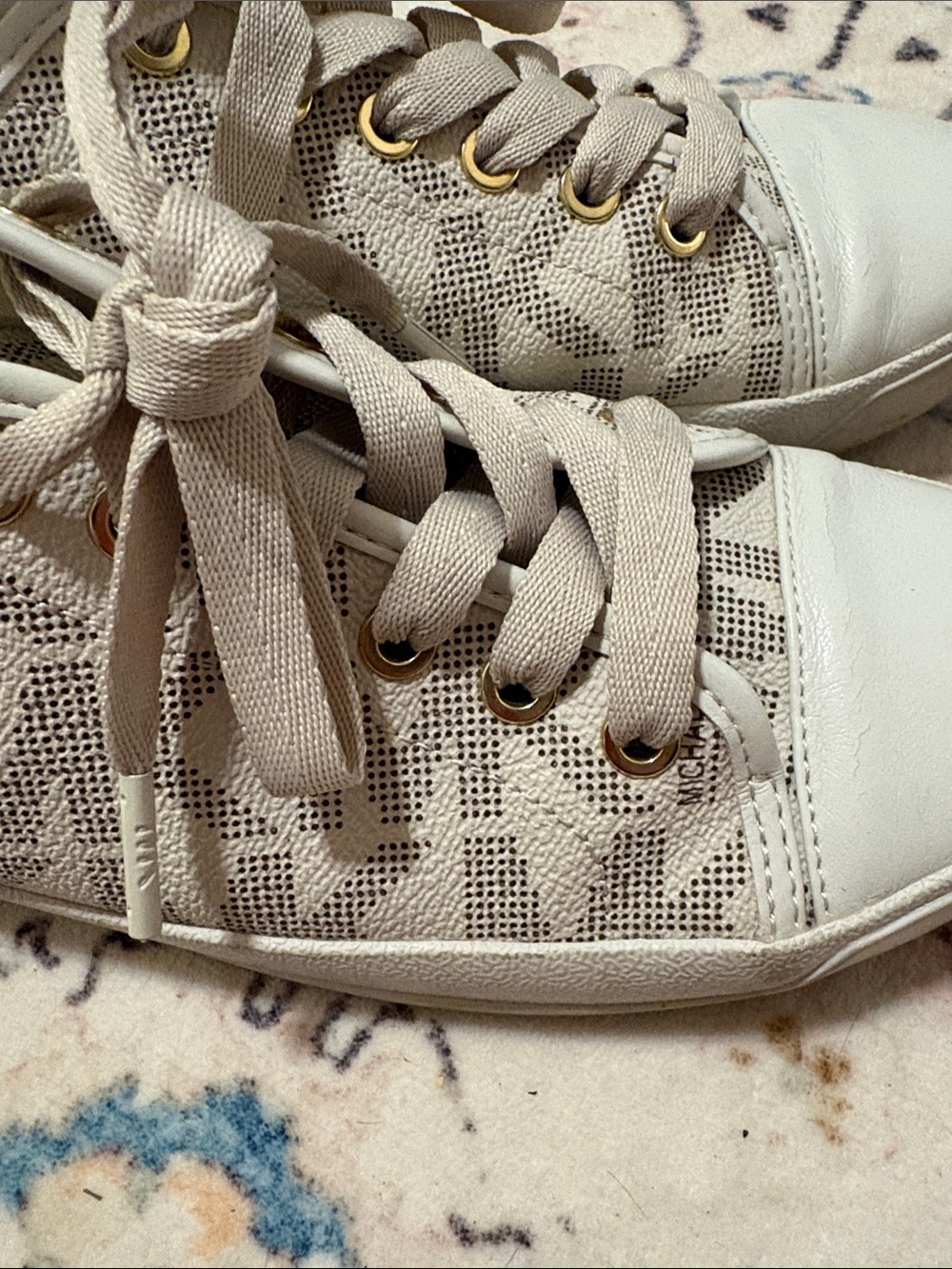 Michael Kors Women's MK Lace Up City Sneakers Vanilla Size 9 M. Women’s - Picture 2 of 8